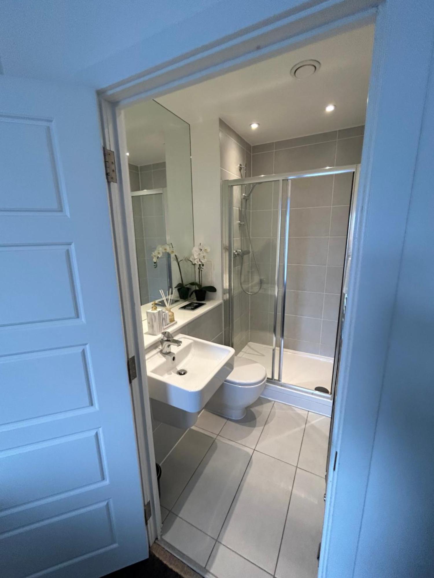 Contemporary Urban Retreat, 2-Bedroom Haven By London City Airport Esterno foto